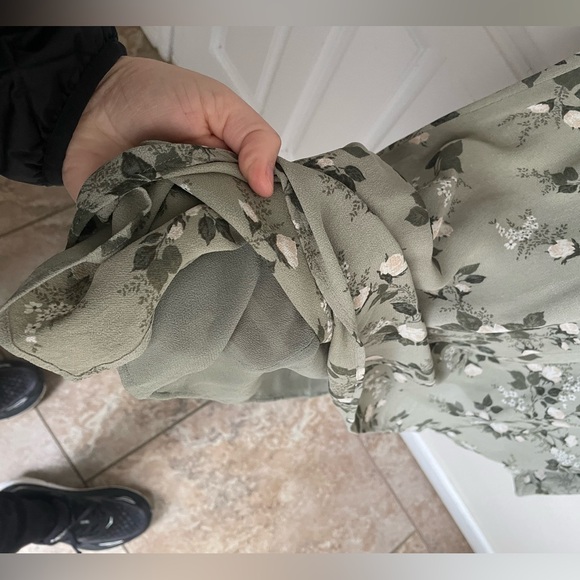 Reformation Floral Green twilight Dress. Size 8. - Picture 6 of 11